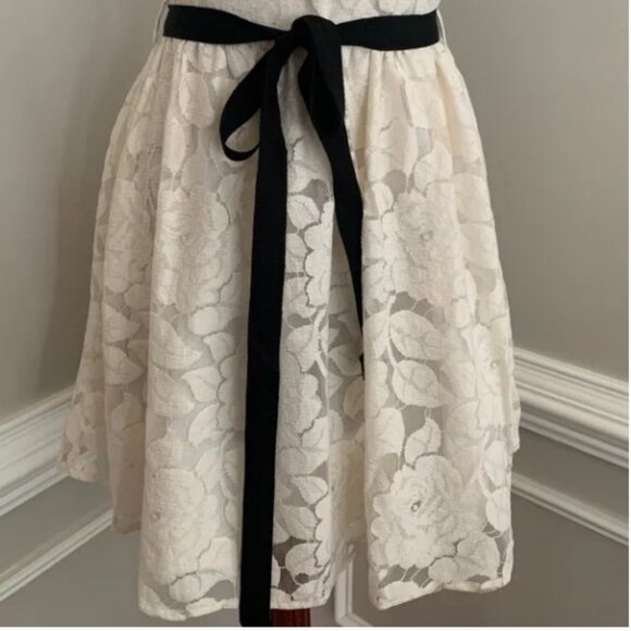 Monteau Lace Dress Ivory with black ribbon belt Size Small - Picture 5 of 9